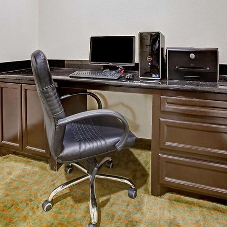 Super 8 By Wyndham Laporte เลอพอร์ต ภายนอก รูปภาพ