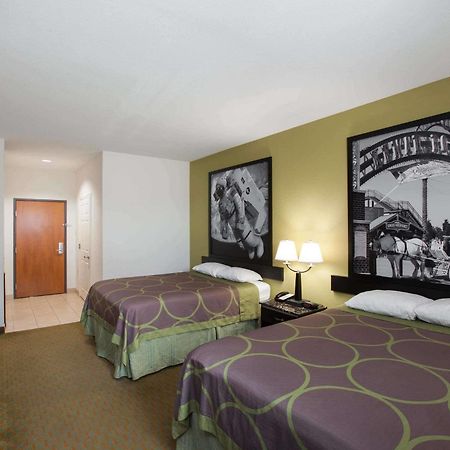 Super 8 By Wyndham Laporte เลอพอร์ต ภายนอก รูปภาพ